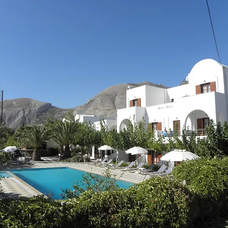 Areti Kamari (Santorini)