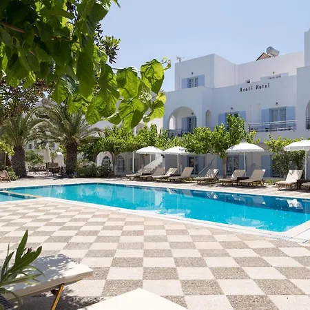 Areti Kamari (Santorini)